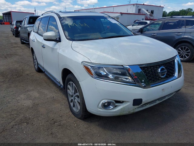 Salvage Nissan Pathfinder Image