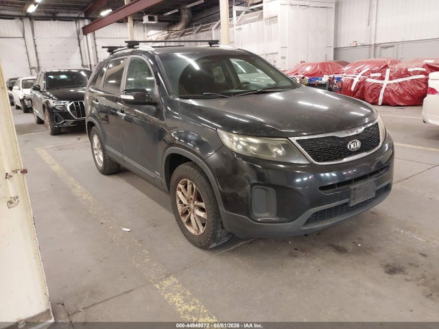 Salvage Kia Sorento Image