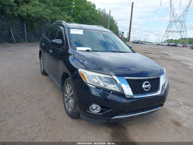 Salvage Nissan Pathfinder Image