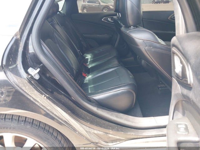 Chrysler 200 C