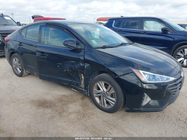 Salvage Hyundai ELANTRA Image