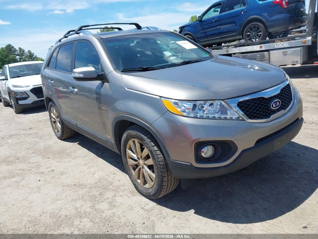 Salvage Kia Sorento Image