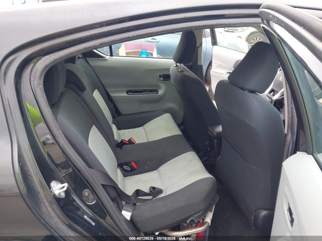 Toyota Prius c Three