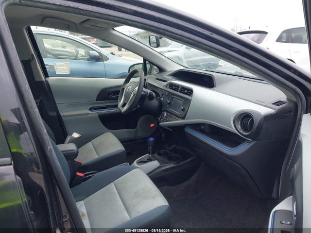 Toyota Prius c Three