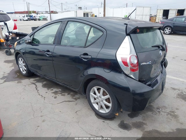 Toyota Prius c Three