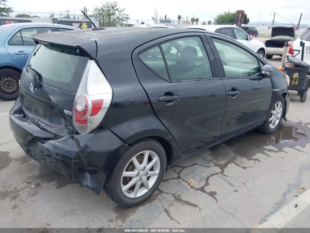 Toyota Prius c Three