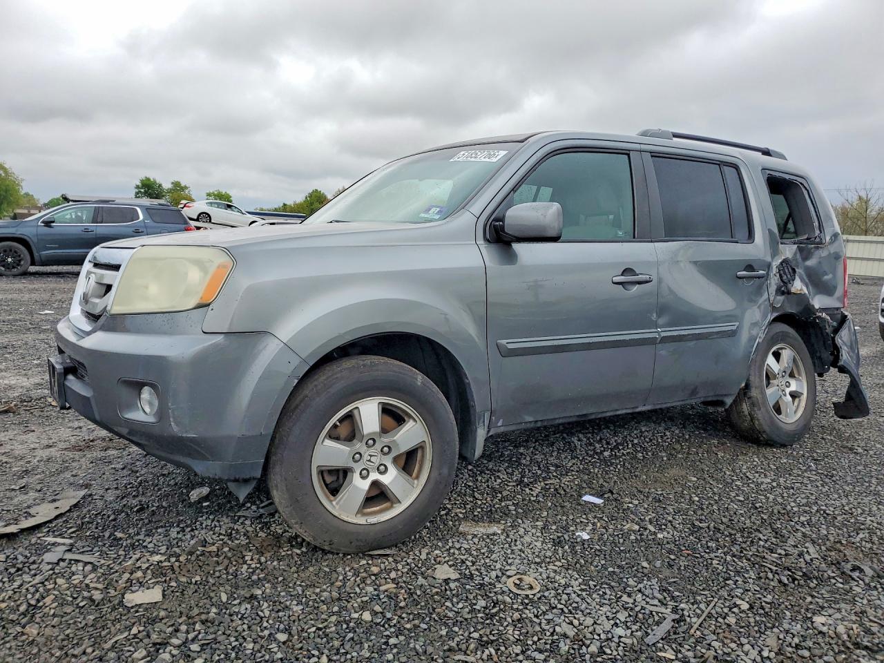 Salvage Honda Pilot Image