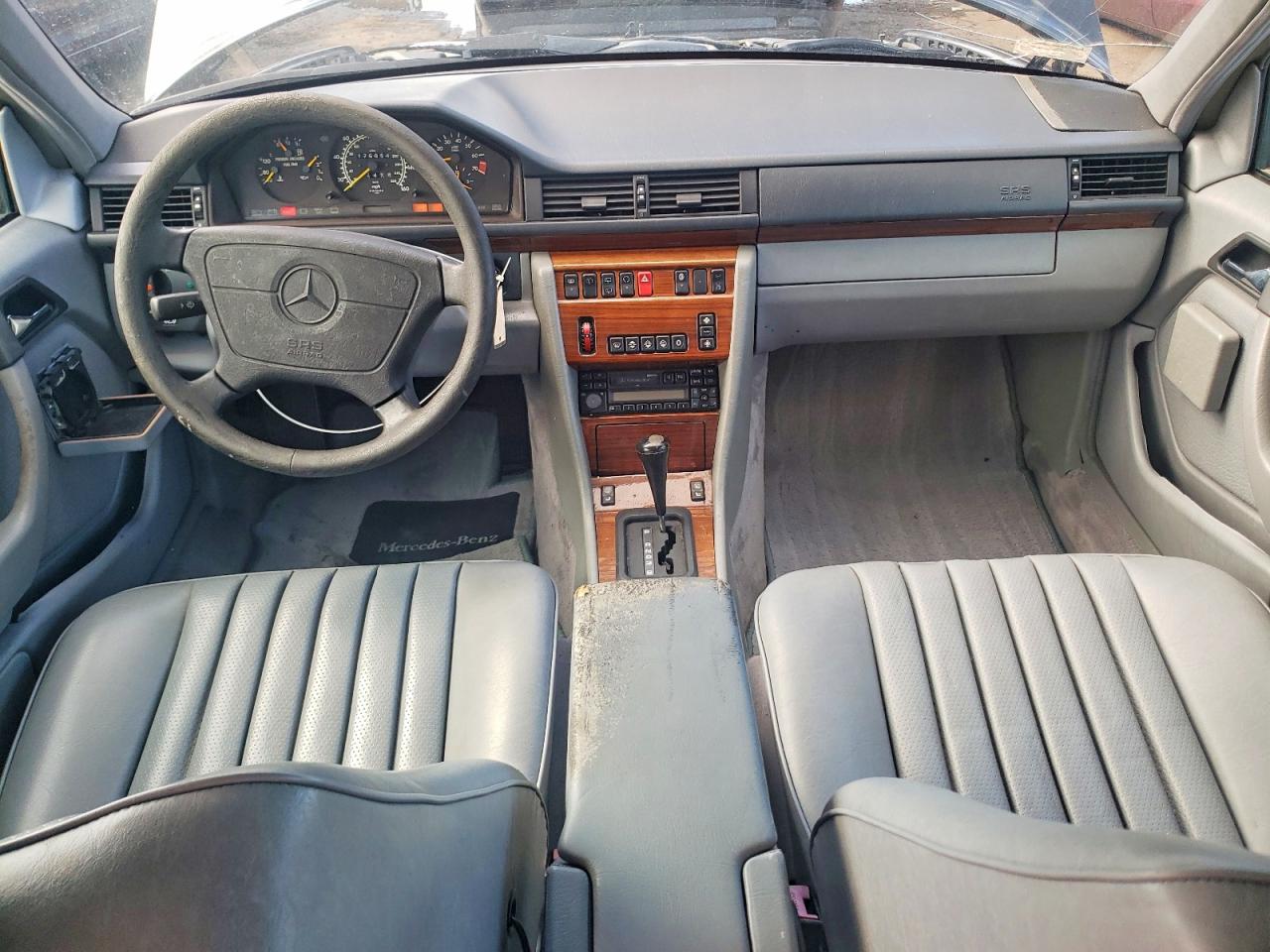 Mercedes-Benz E-Class 320