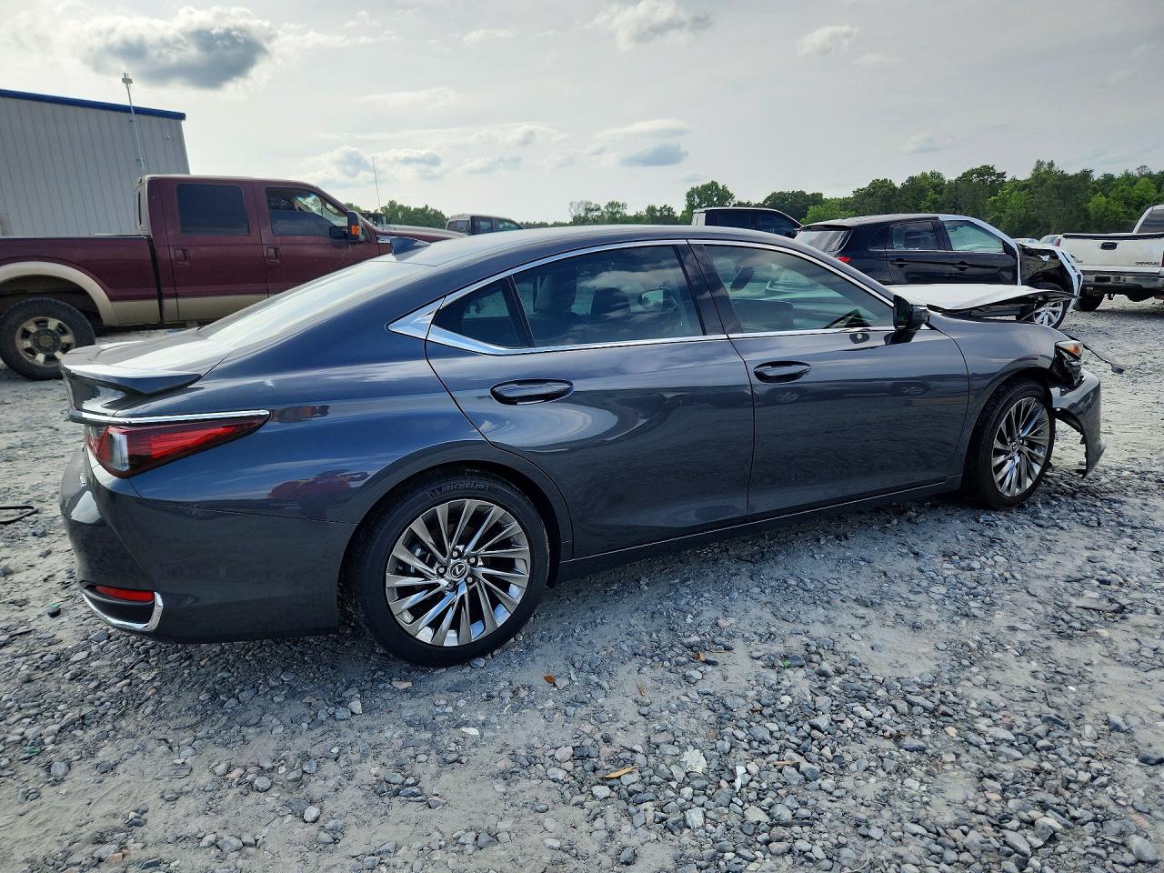 Lexus Es Ultra Luxury