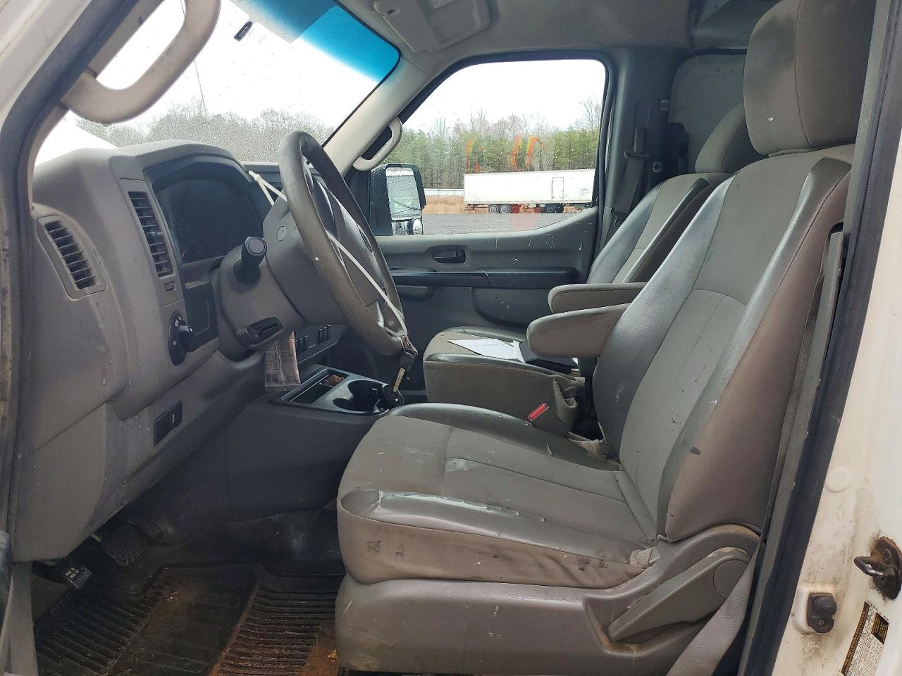 Nissan Nv