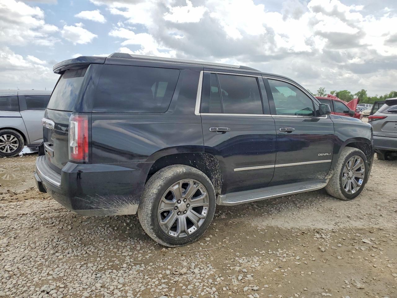 GMC Yukon Denali