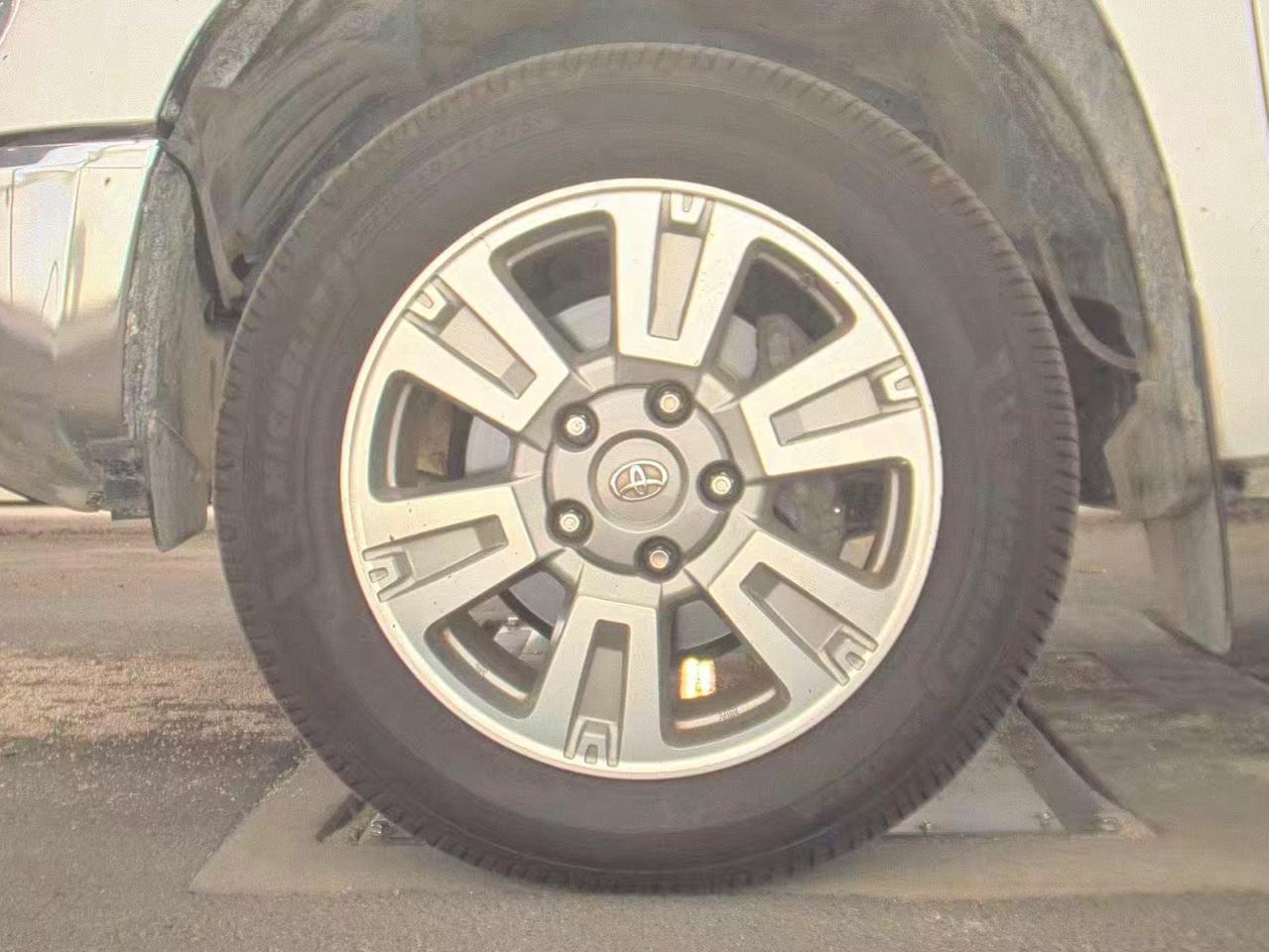 Toyota Tundra Crewmax Sr5