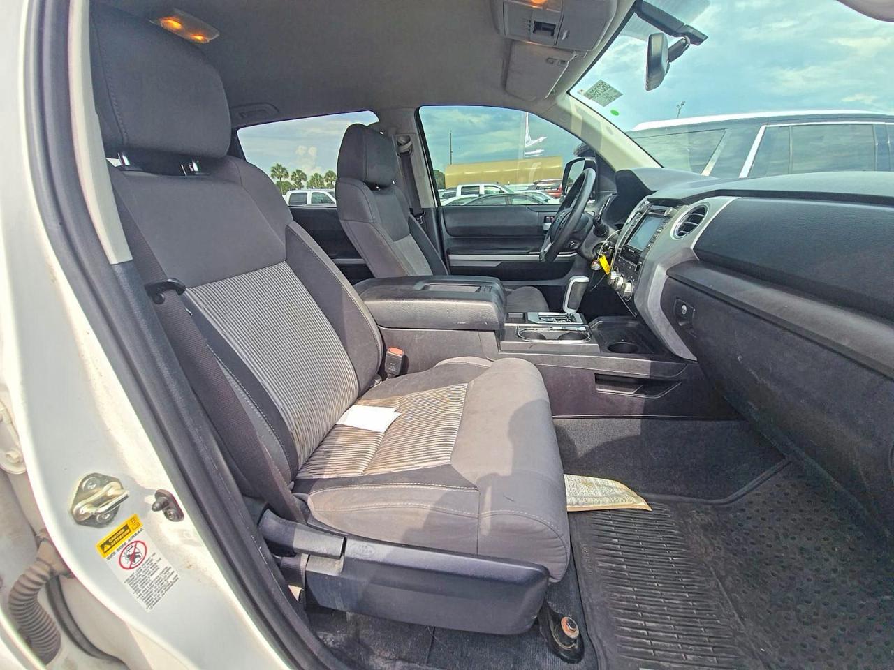 Toyota Tundra Crewmax Sr5