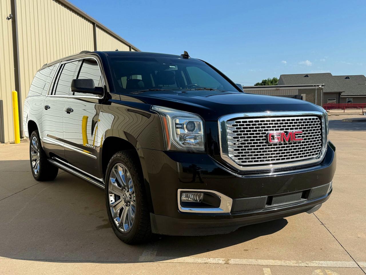 Salvage GMC Yukon Image