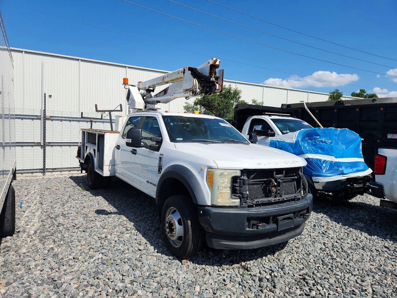 Ford F-550 Super Duty - Dual Rear Wheel