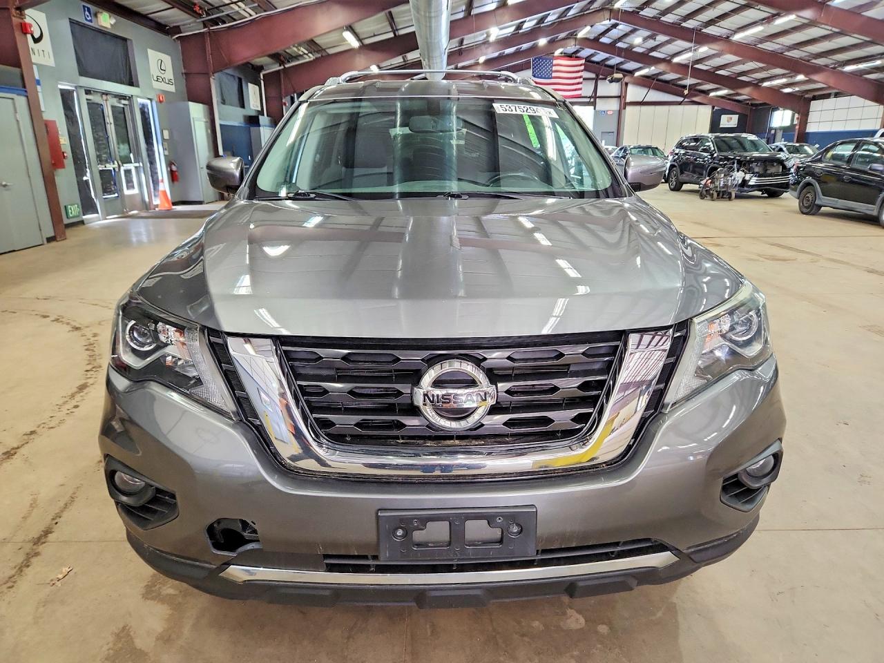 Nissan Pathfinder Sv