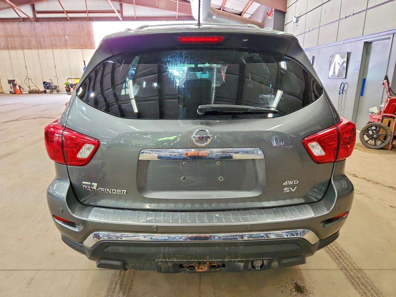 Nissan Pathfinder Sv