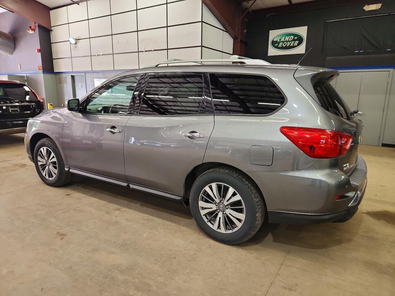 Nissan Pathfinder Sv