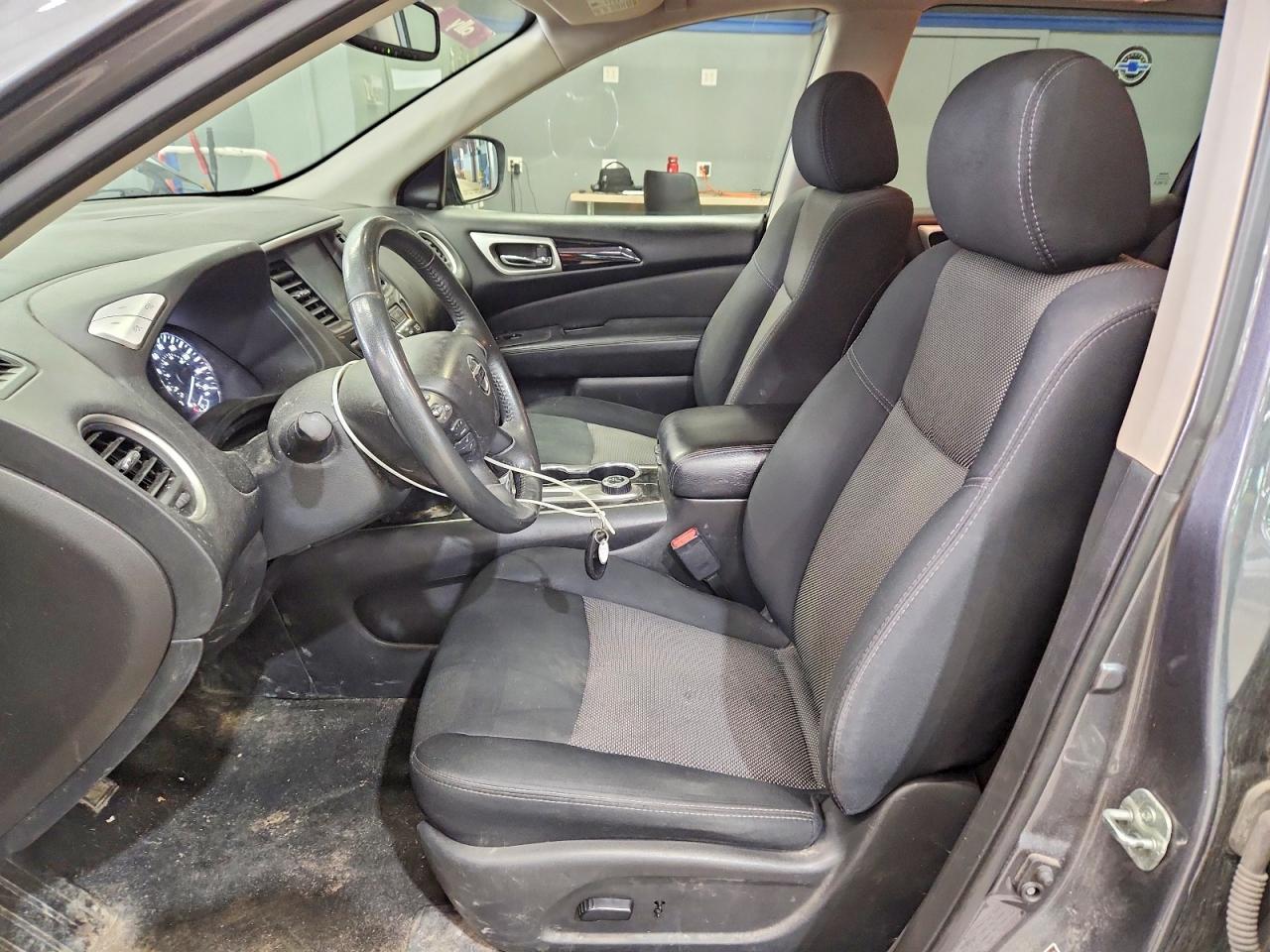Nissan Pathfinder Sv