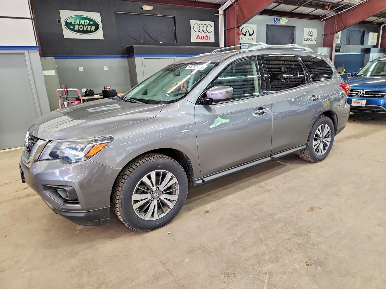 Salvage Nissan Pathfinder Image