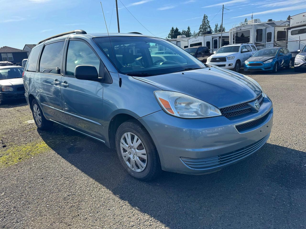 Salvage Toyota Sienna Image
