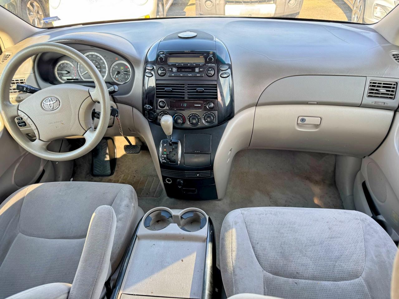 Toyota Sienna Le 7 Passenger