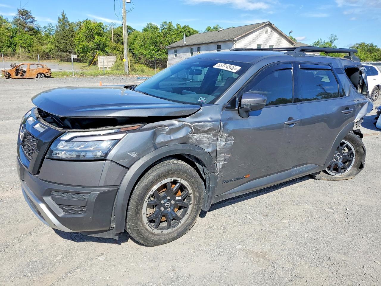 Salvage Nissan Pathfinder Image