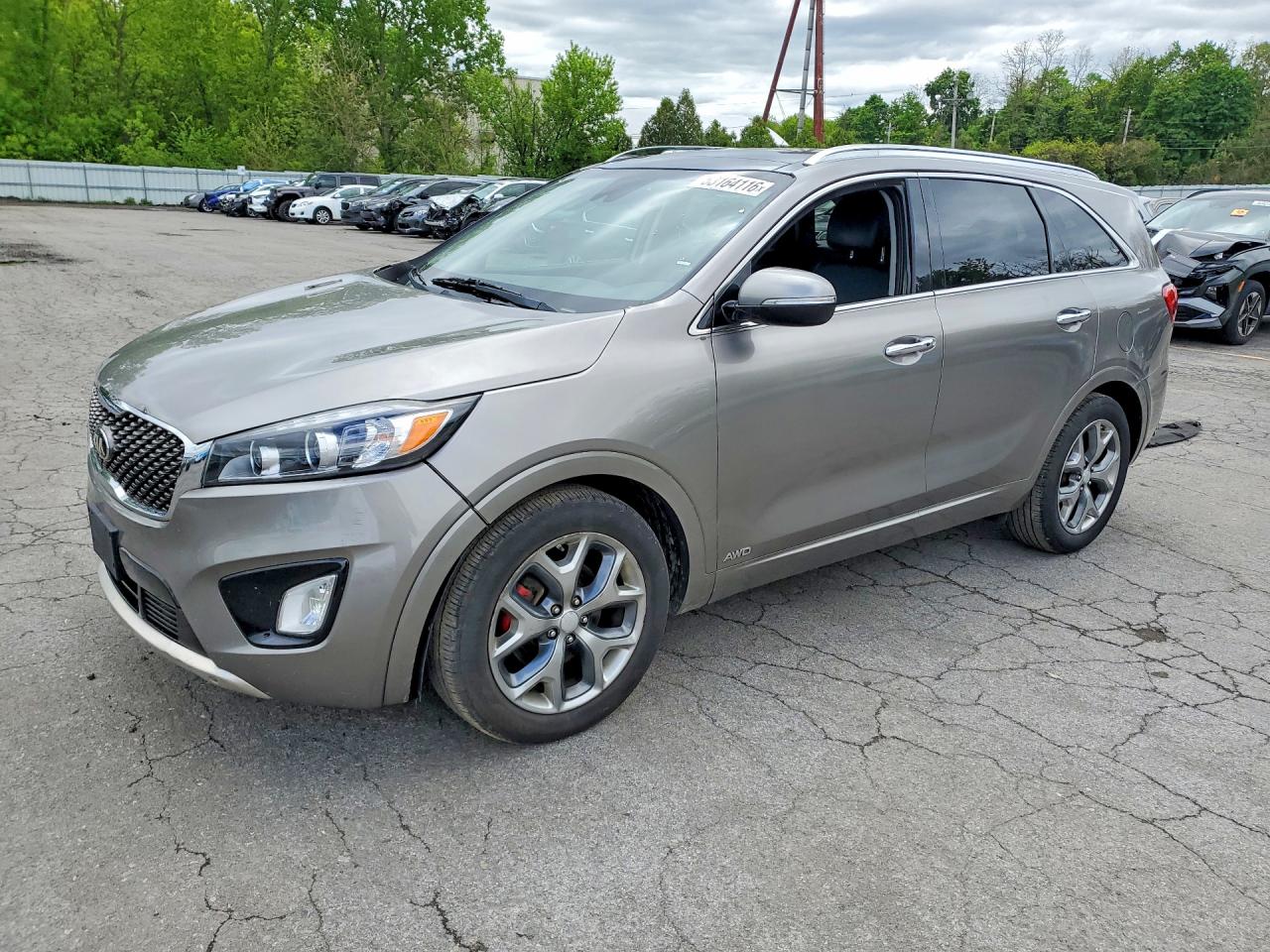 Salvage Kia Sorento Image