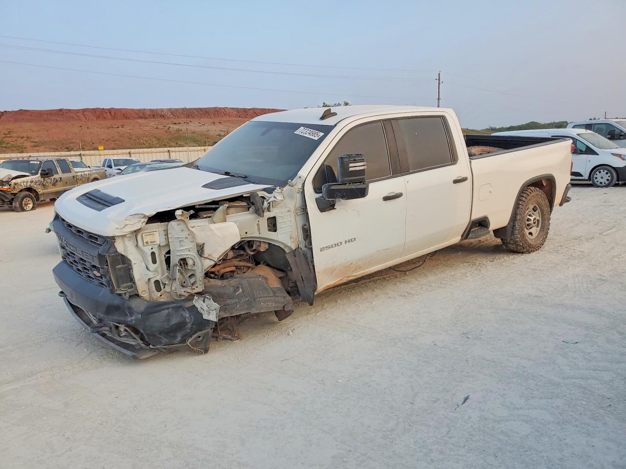 Salvage Chevrolet Silverado Image