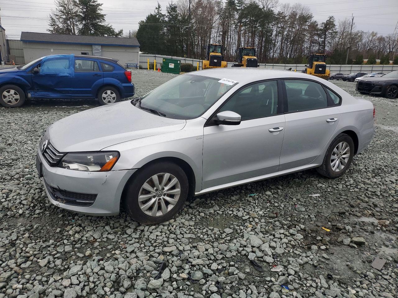 Salvage Volkswagen Passat Image