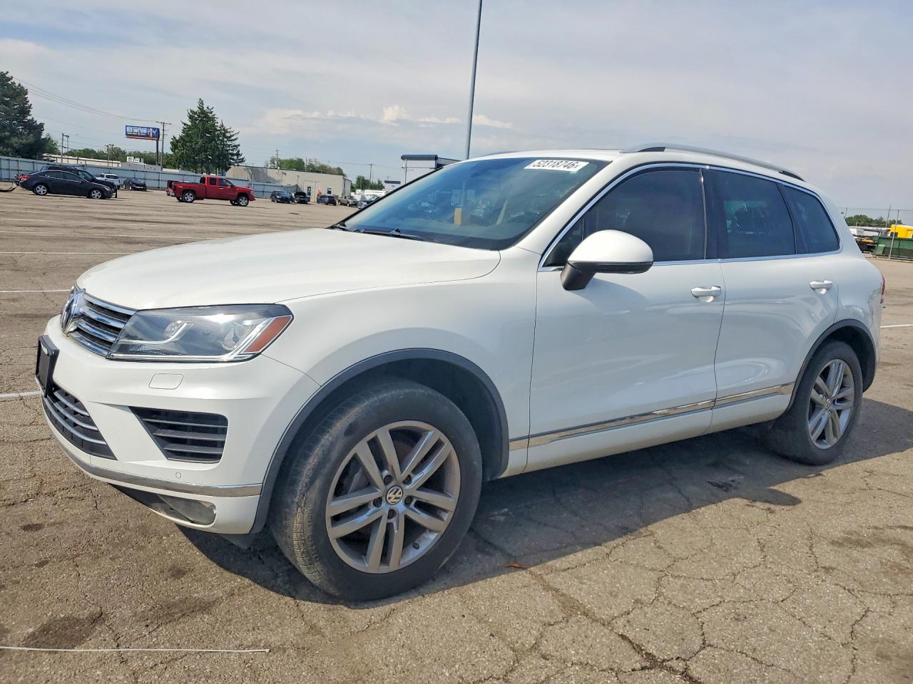 Salvage Volkswagen Touareg Image