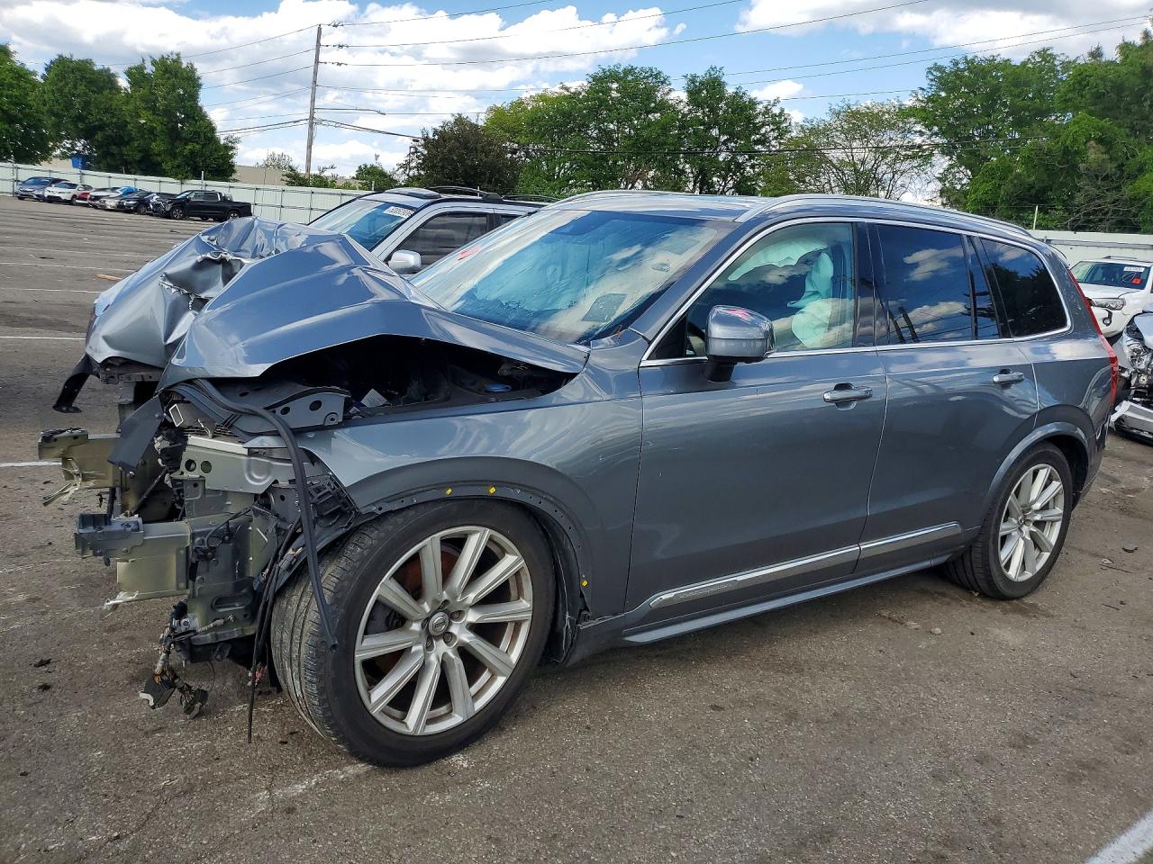 Salvage Volvo XC90 Image