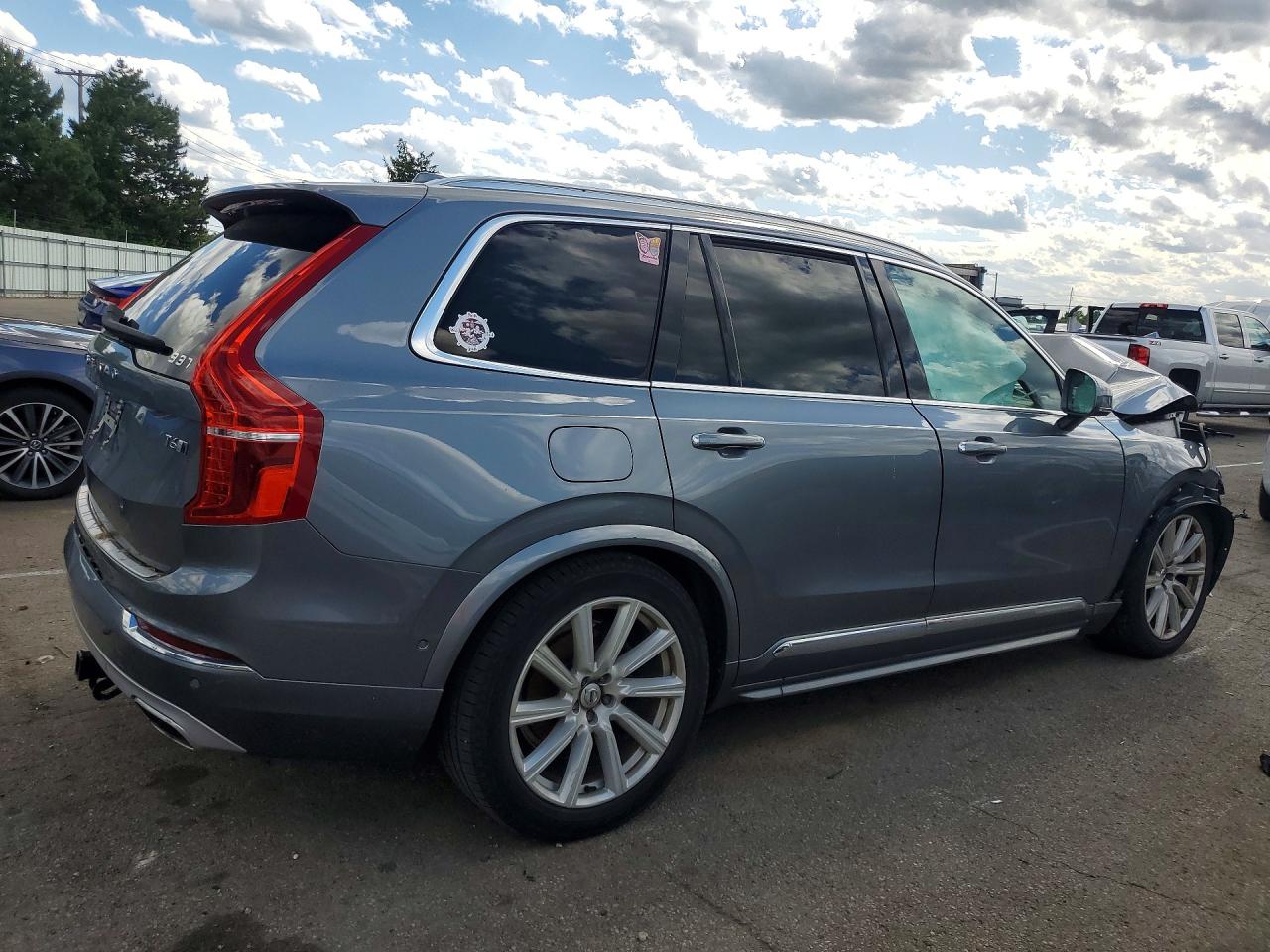 Volvo XC90 T6