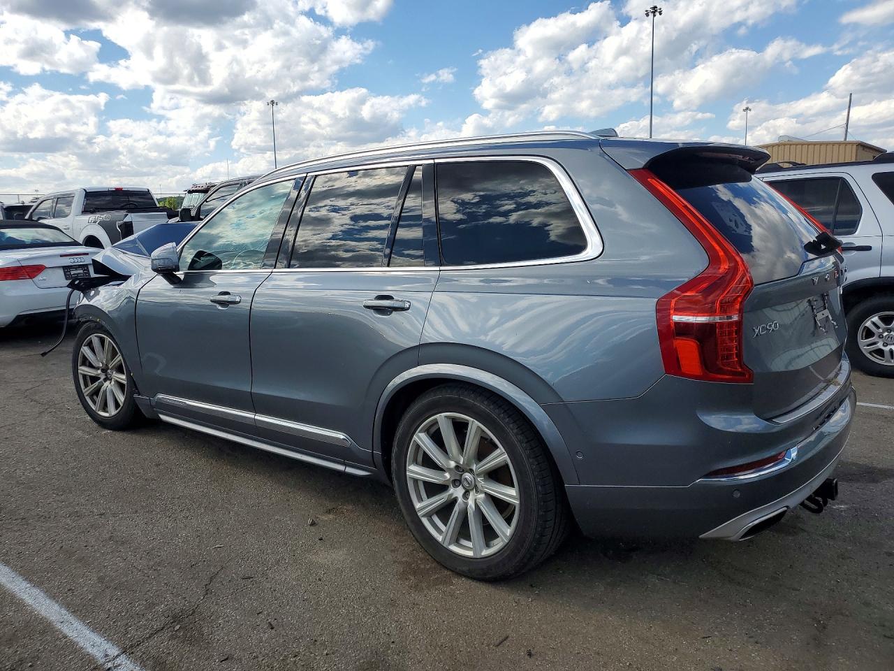 Volvo XC90 T6