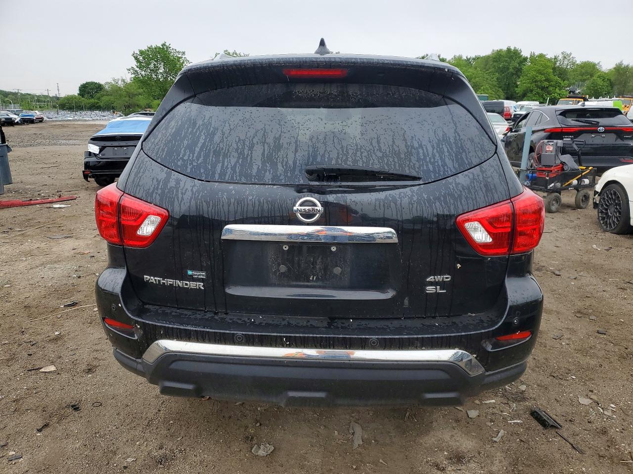 Nissan Pathfinder Sv