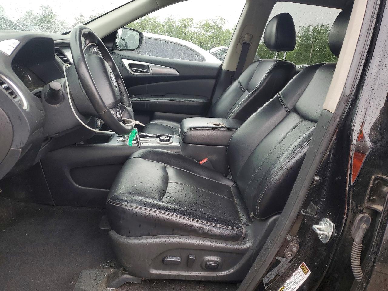 Nissan Pathfinder Sv