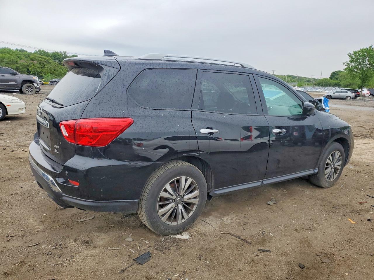 Nissan Pathfinder Sv