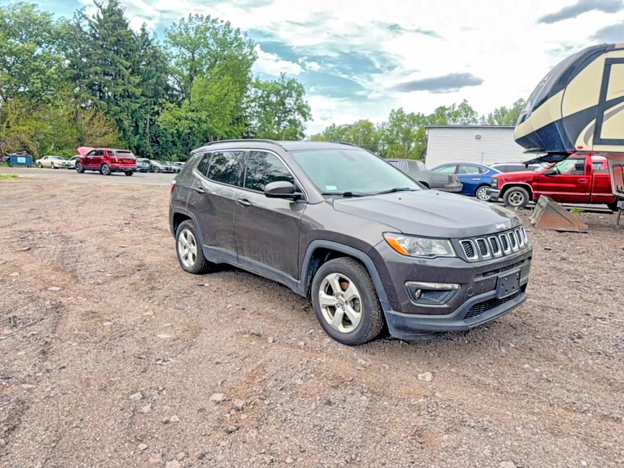 Salvage Jeep Compass Image