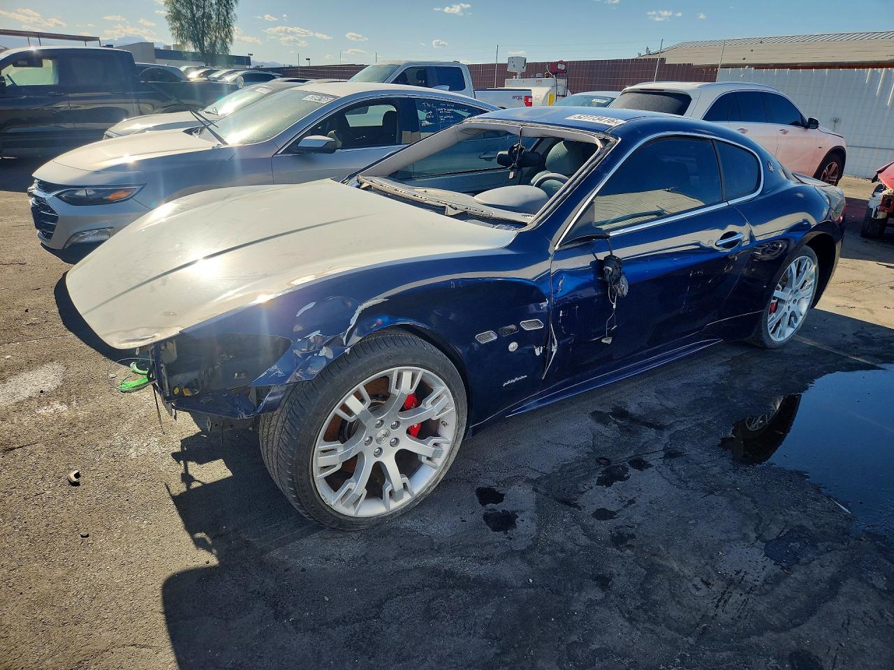 Salvage Maserati GranTurismo Image