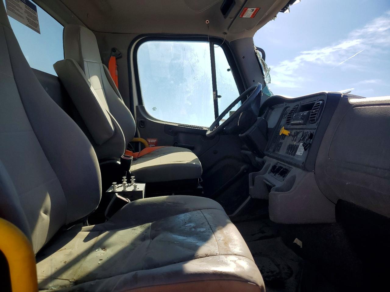 Freigliner M2 106 Medium Duty
