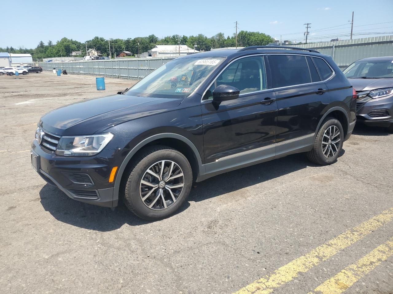Salvage Volkswagen Tiguan Image