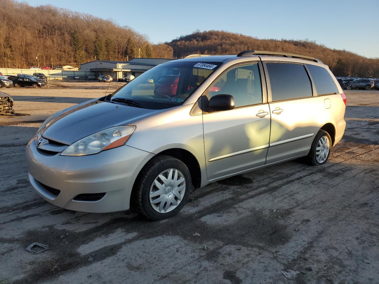 Salvage Toyota Sienna Image