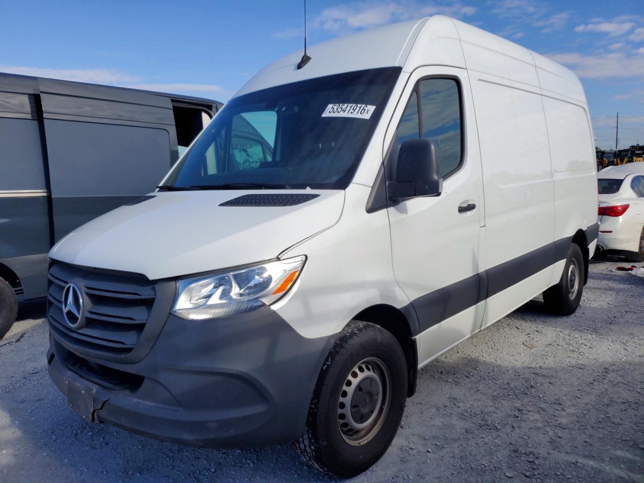 Salvage Mercedes-Benz Sprinter Image