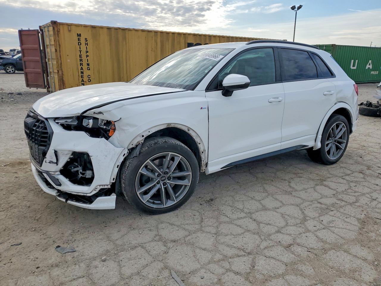 Salvage Audi Q3 Image