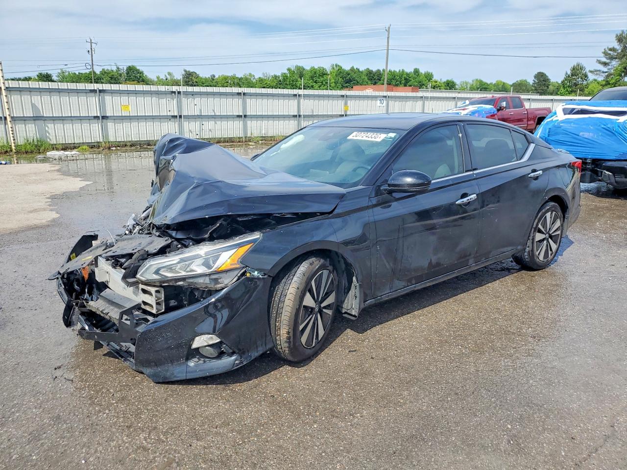 Salvage Nissan Altima Image