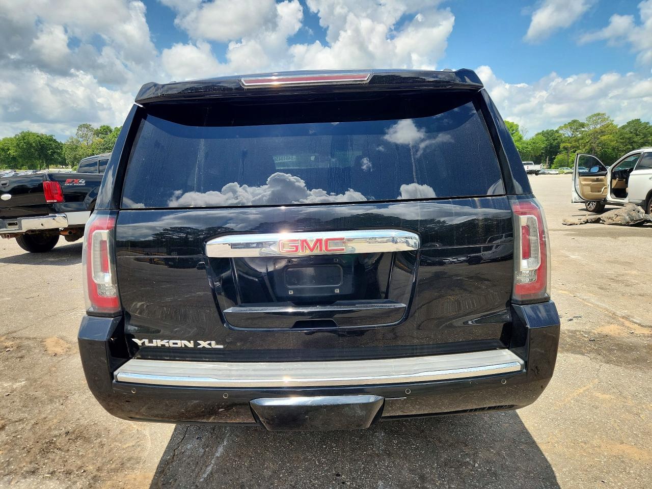GMC Yukon Denali