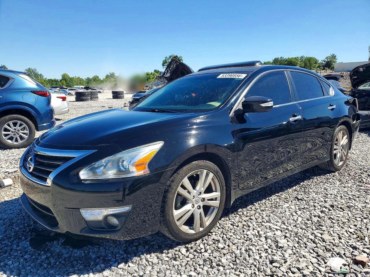 Salvage Nissan Altima Image