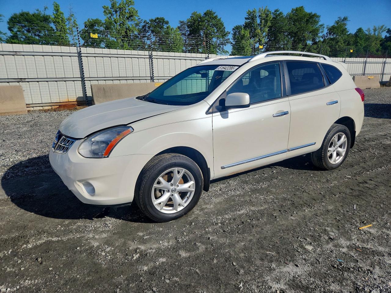 Salvage Nissan Rogue Image