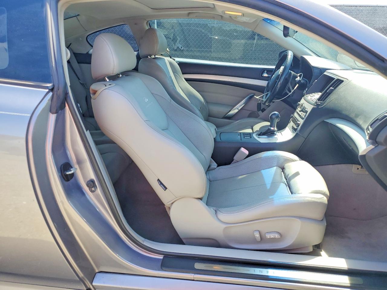 INFINITI G37 Base