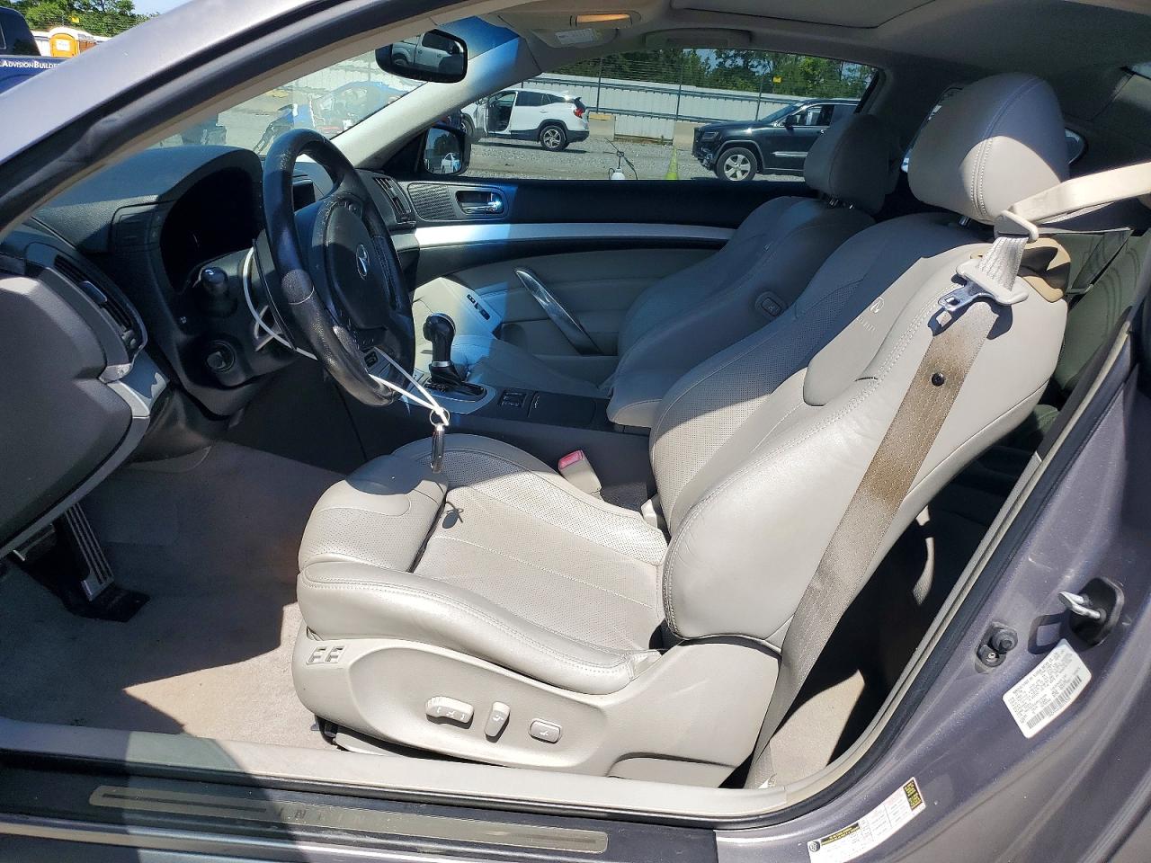 INFINITI G37 Base